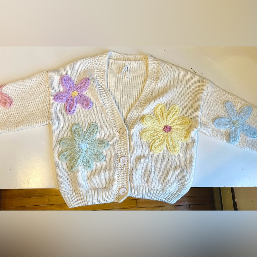 SOLD Creme/white Knit Cardigan with embroidered Pastel Flowers from Dreamers - Picture 2 of 9